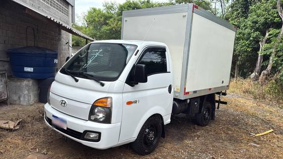 HYUNDAI HR 2.5 LONGO SEM CAÇAMBA 4X2 16V 130CV TURBO INTERCOOLER DIESEL 2P MANUAL